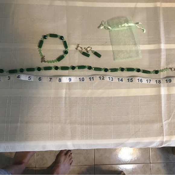 HP-HANDMADE THREE PIECE SETCRYSTAL&GLASS NECKLACE, BRACELET&CLIP DANGLE EARRINGS - Picture 8 of 8